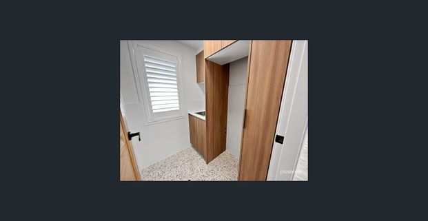 LUXURY EXECUTIVE LIVING IN THE HEART OF NEW LAMBTON - Photo 1