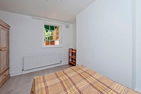 2 Bed Flat, Goldhawk Road, W12 - Photo 5
