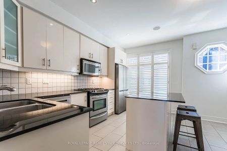 Condo Townhouse For Lease | W9245254 - Photo 4