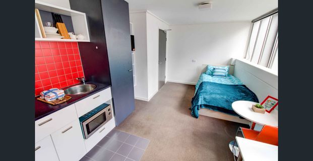 Modern & stylish fully furnished studio apartments - Price Reduction! - Photo 1