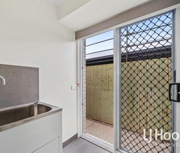 BRAND NEW FAMILY HOME | DUCTED AIR CONDITIONING | DESIGNER FINISHES - Photo 5