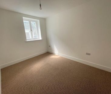 3 bedroom flat to rent - Photo 3