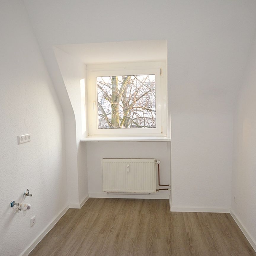 Ganz ruhig und gemütlich unterm Dach in Krefeld-Uerdingen: Renovierte 3-Zimmer-Wohnung im Grünen - Photo 1