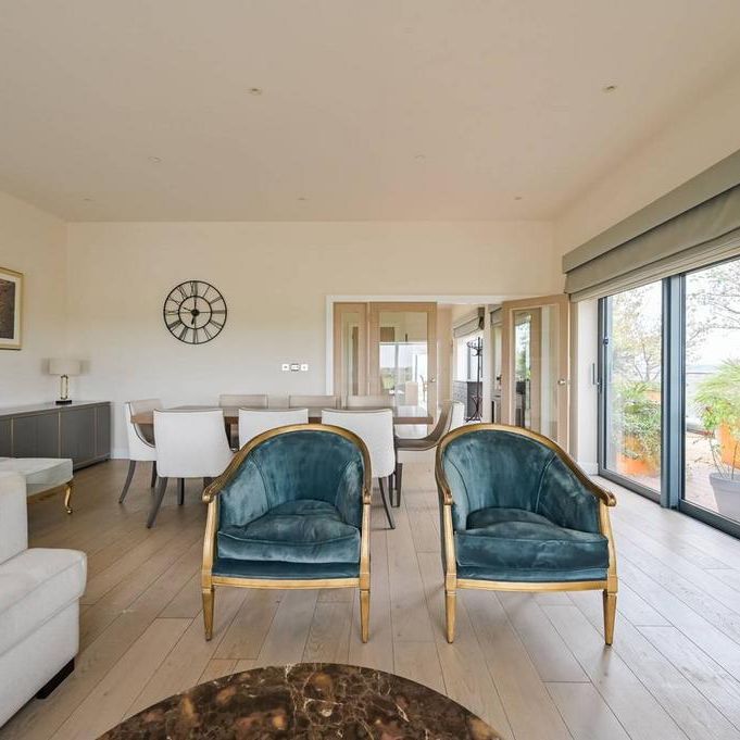 5 bedroom flat to rent - Photo 1