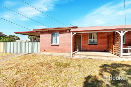 Three Bedroom Family Home - Photo 3