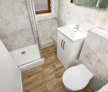 1 Bed Flat, Waterside Close, IG11 - Photo 2