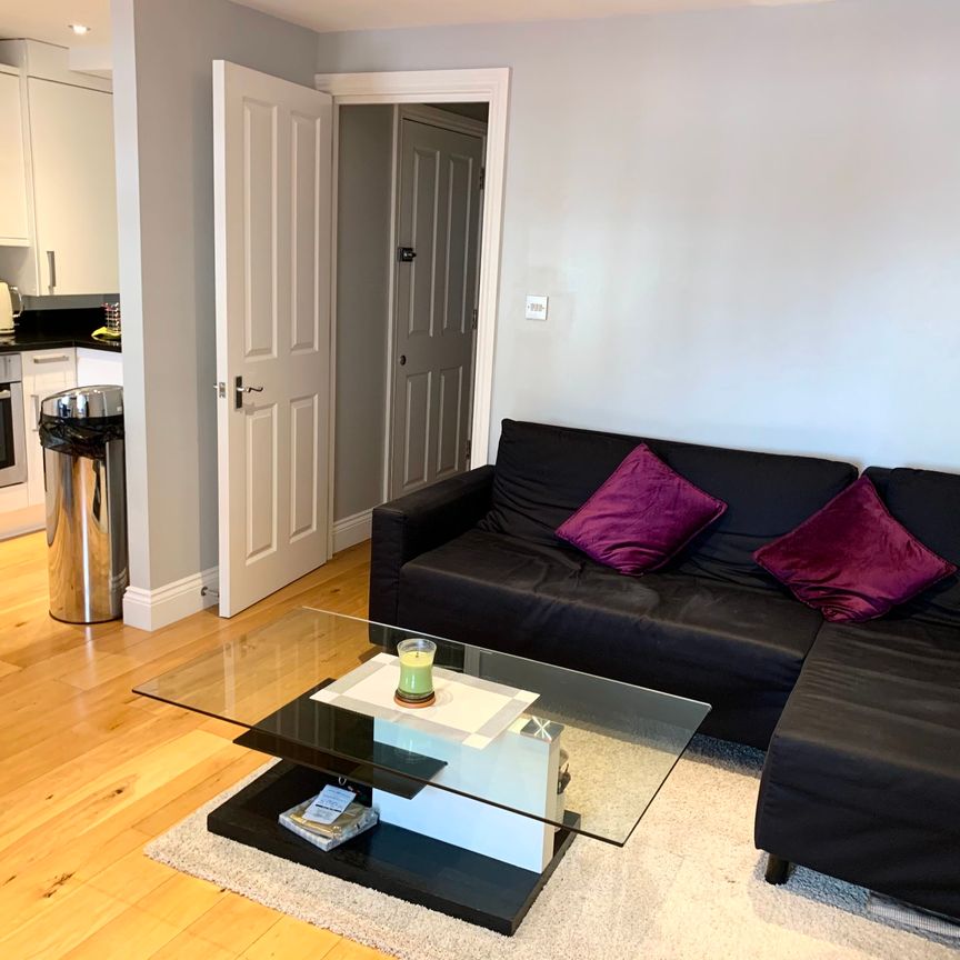 Two Bedroom Flat to Let in Fulham Road - Photo 1