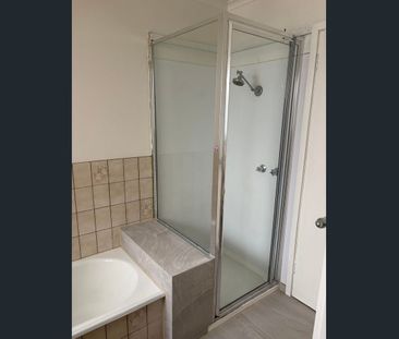 Handy Location - Photo 3