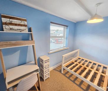 2 bedroom end of terrace house to rent - Photo 5