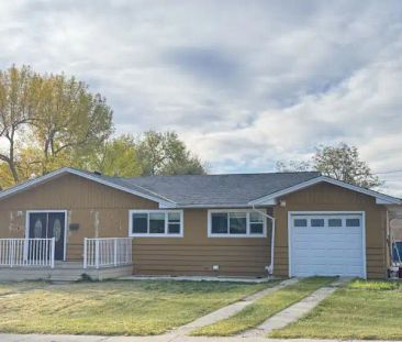 Three bedroom main floor for rent | 3 Holmwood Avenue Northwest, Ca... - Photo 1