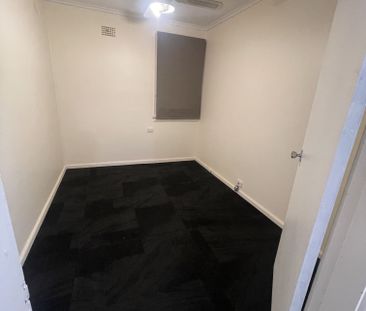 3 Bedroom House in West Dubbo - Photo 5