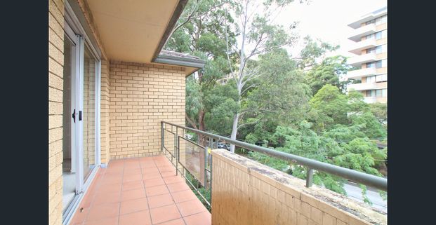 Spacious Apartment with Leafy Outlook ** Available 15/11/25 ** - Photo 1