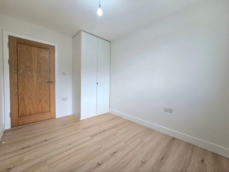 3 Bedroom Apartment, Norbury Avenue, London - Photo 2