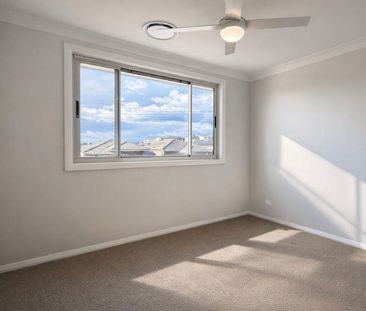 Brand New Luxury 5-Bedroom Family Home in Riverstone - Photo 2