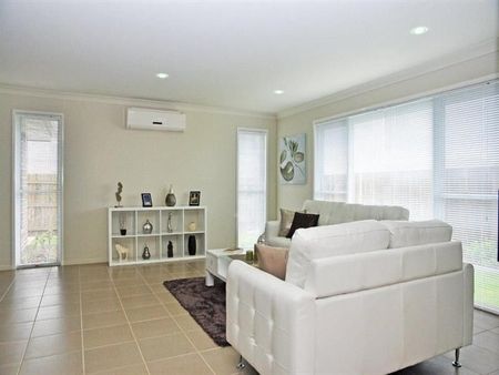 7 Blades Court, Middle Ridge QLD 4350 - House For Rent | Domain - Photo 4