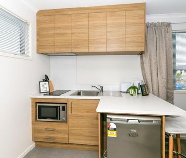 Convenient Studio Living on Beatty Street - Photo 5