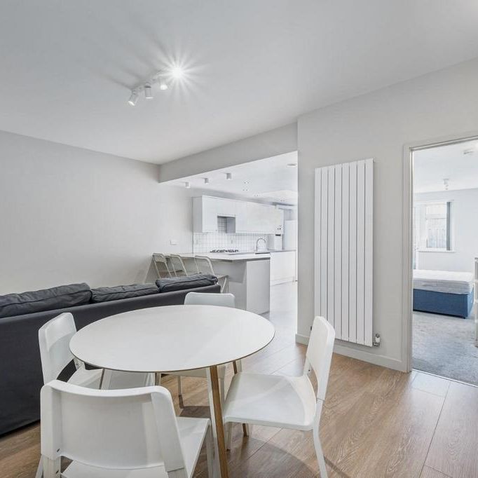 2 bedroom flat to rent - Photo 1