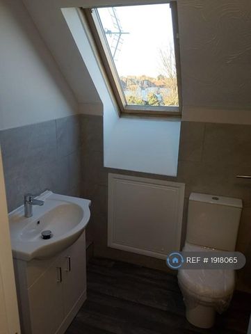 3 bedroom terraced house to rent - Photo 5