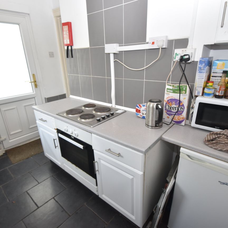 1 bed house / flat share to rent in Rawden Place, City Centre, CF11 - Photo 1