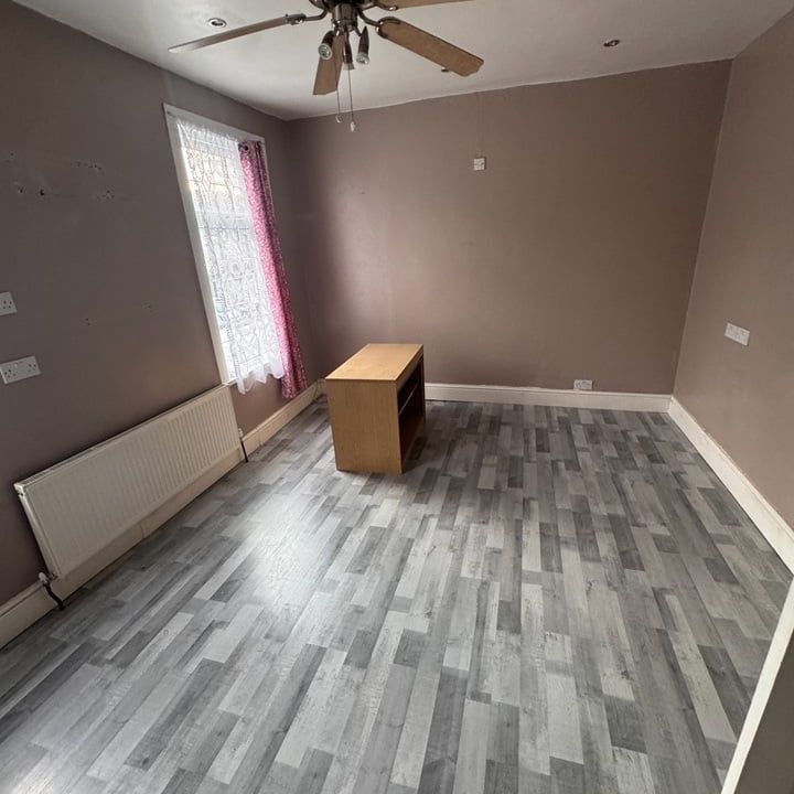 6 Bed Terraced House, Fourth Avenue, E12 - Photo 1