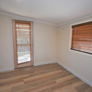 CENTRAL POSITION - COMFORTABLE AND COSY - Photo 2