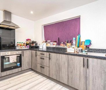 4 bedroom terraced house to rent - Photo 5