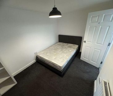 4 bedroom terraced house to rent - Photo 5