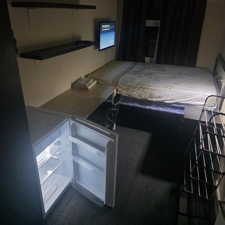 1 bedroom in a house share to rent - Photo 4