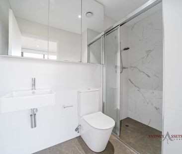 Stylishly 2BR Apartment Adjacent to "Cameron Park" - Photo 6