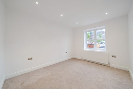 3 Bed Flat, West Hill, CR2 - Photo 5