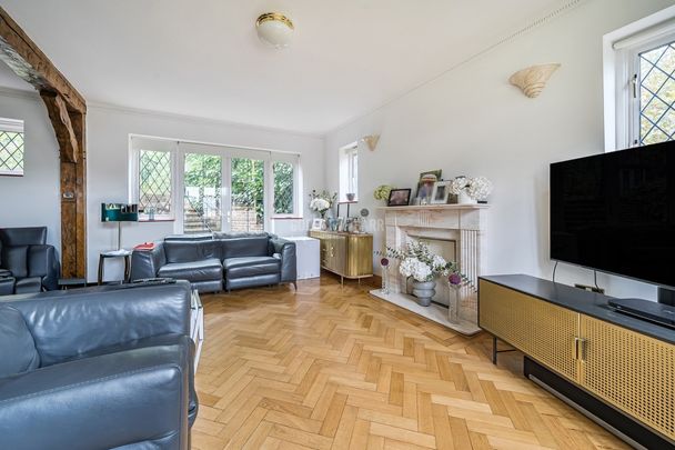 Holmdene Avenue Mill Hill NW7 - Photo 1