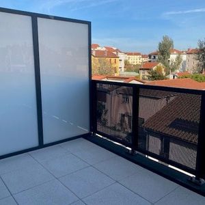 Villeurbanne : Récent T3 avec cuisine aménagée, balcon et garage - Photo 2