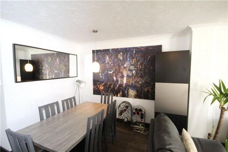 4 bedroom end of terrace house to rent - Photo 3