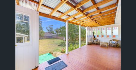 Fully furnished recently renovated three-bedroom property conveniently located close to Scone CBD - Photo 2