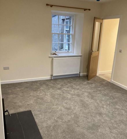 A beautifully refurbished three-bedroom cottage set in an attractive rural location on the edge of the pretty village of Temple. The property has been upgraded - Photo 4