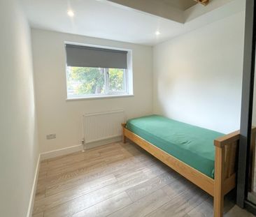2A Mayfield Close, Addlestone, Surrey, KT15 - Photo 4
