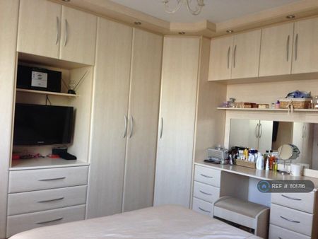 1 bedroom flat to rent - Photo 5