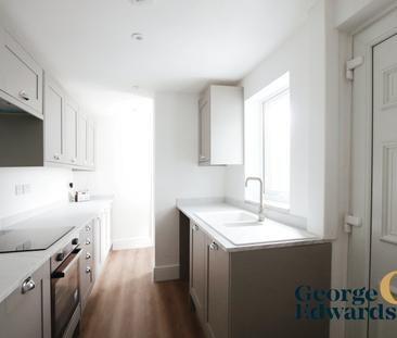 2 bedroom terraced house to rent - Photo 2