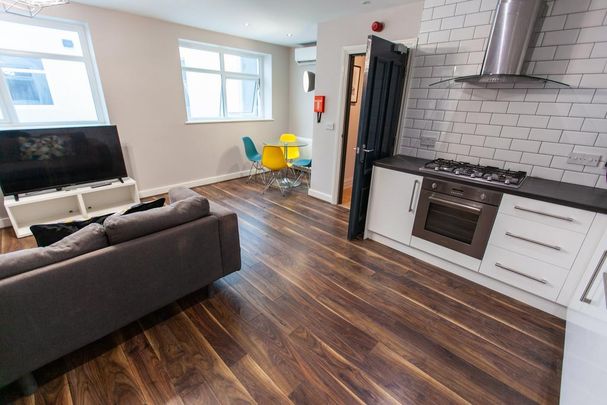 6 bedroom flat to rent - Photo 1