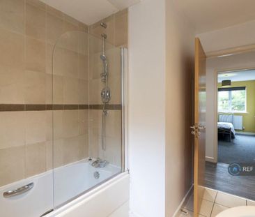 4 bedroom flat to rent - Photo 6