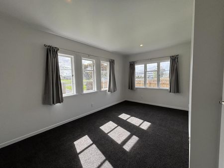 Modern living in Whanganui East - Photo 2