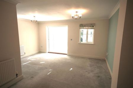 3 bedroom semi-detached house to rent - Photo 5
