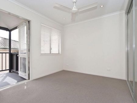 FAMILY HOME WAITING FOR YOU TO MOVE IN! - Photo 3