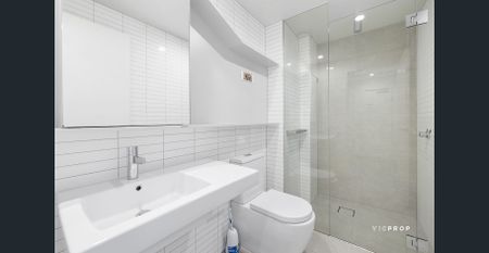 LIVING IN THE HEART OF CBD - FULLY FURNISHED ONE BED! - Photo 3