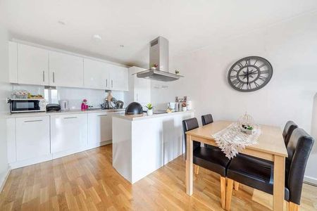 Woking, Surrey, GU21 - Photo 2