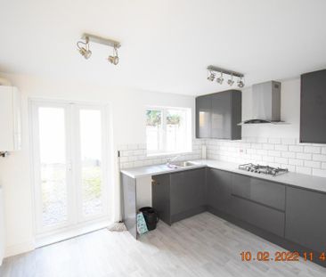 2 bedroom semi-detached house to rent - Photo 4