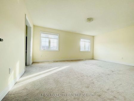 Detached Home For Lease | X8113152 - Photo 2