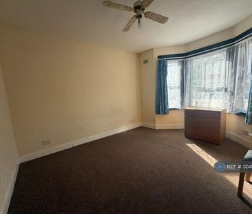 4 bedroom semi-detached house to rent - Photo 1