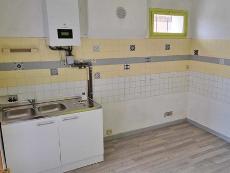 Location Maison 3 pièces 63m² BESSE SUR BRAYE 72310 - Photo 2