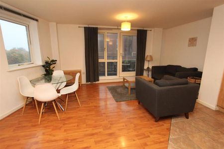 2 bedroom flat to rent - Photo 3